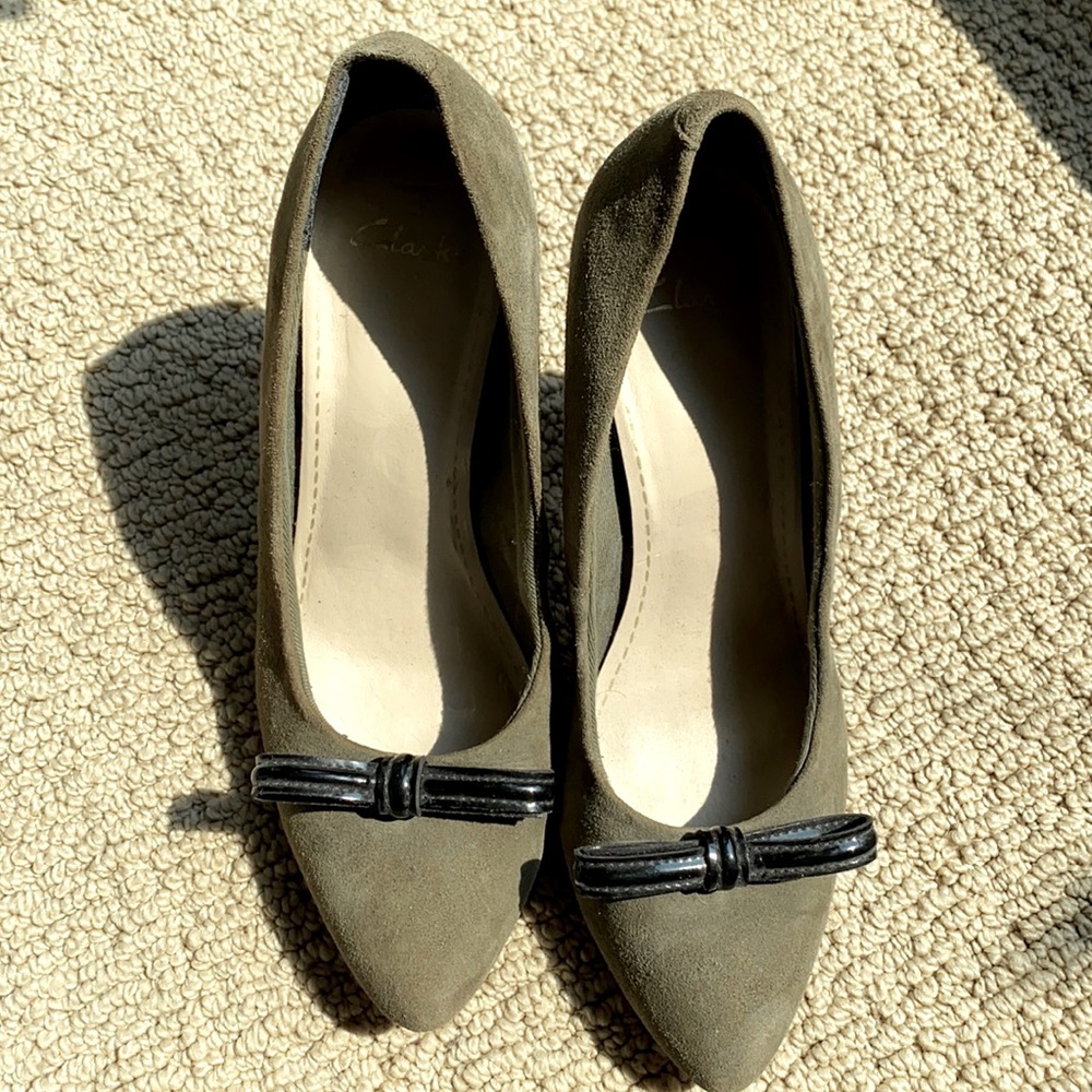 Olive suede shoes with 2.5 inch heel.
